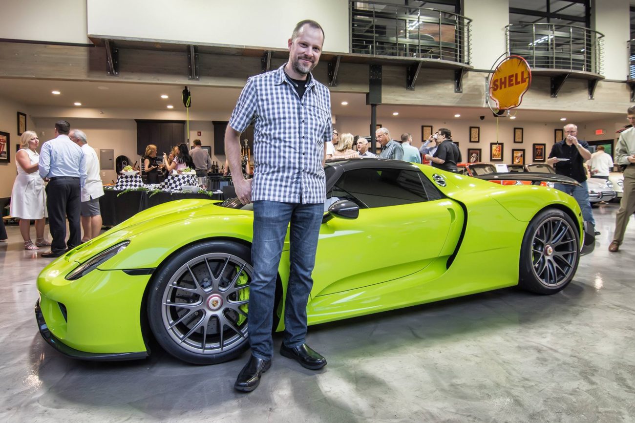 Acid Green Porsche 918 hybrid hypercar